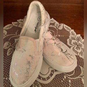 New with tags size 1 Cat & Jack slip on sneakers